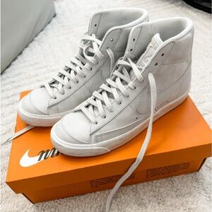 2022 Nike Blazers Mid ‘77 Photon Dust White - Size 8.5 Womens